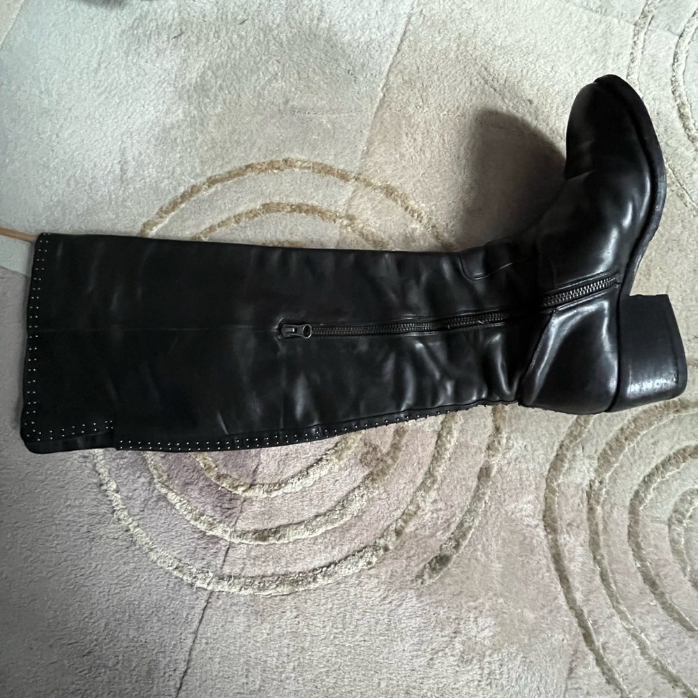 Black leather convertible hight, studded details block heel